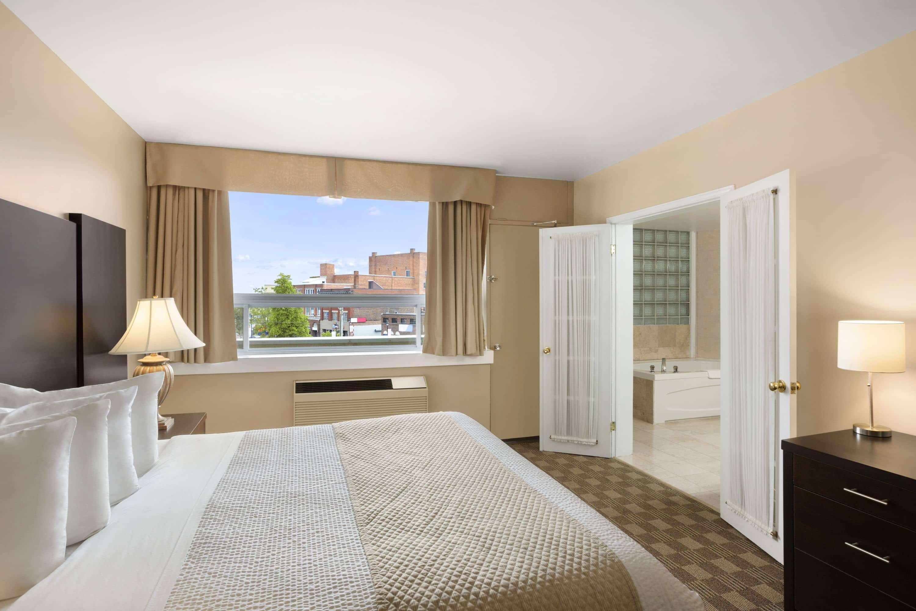 Days Inn & Suites By Wyndham North Bay Downtown Esterno foto